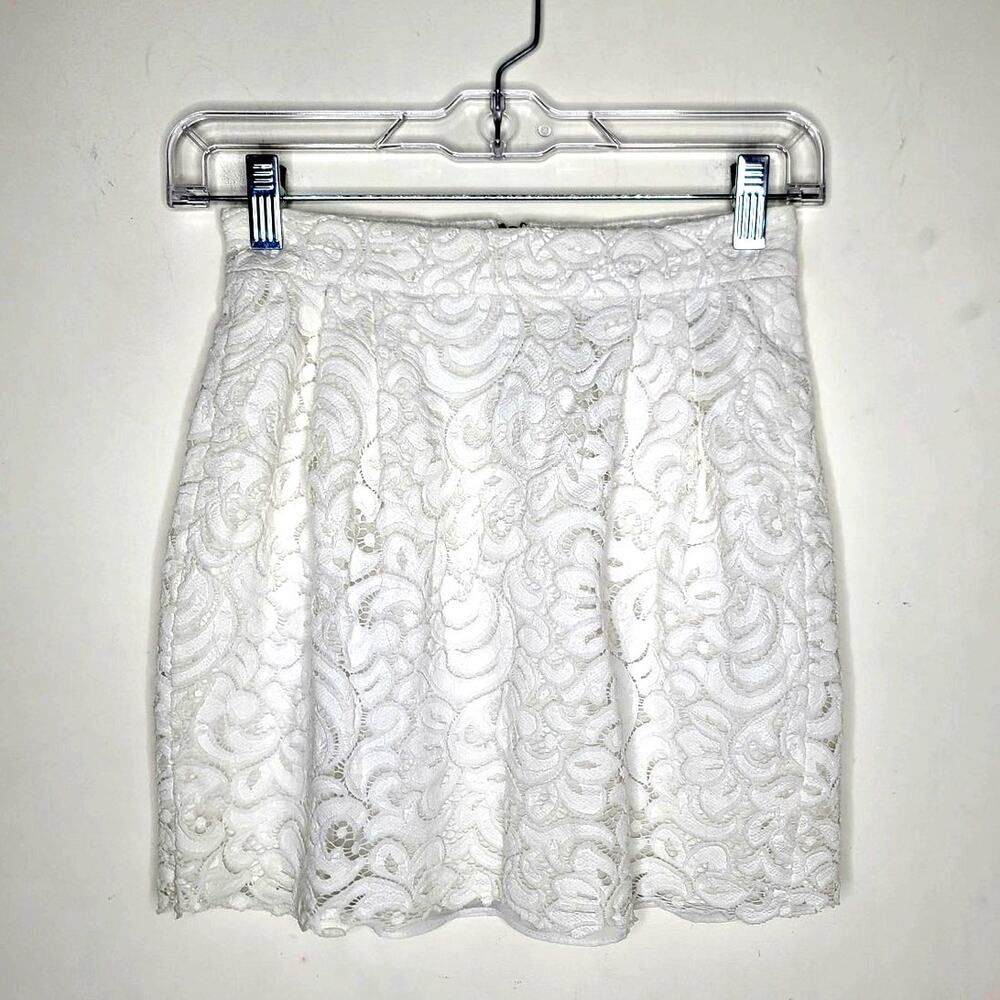 Draper James white lace mini skirt fully lined - 0